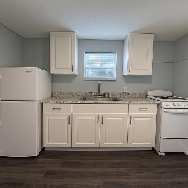 3 of 12 - 920 Selkirk St, West Palm Beach, FL
