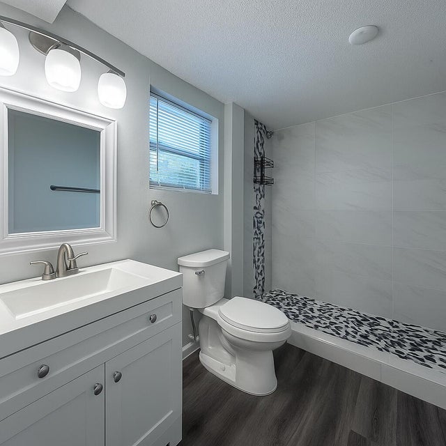 5 of 12 - 920 Selkirk St, West Palm Beach, FL