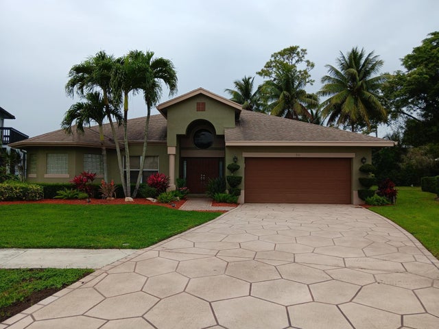 1 of 47 - 711 Foresteria Av, Wellington, FL