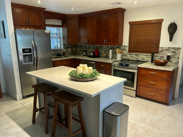 3 of 5 - 2565 Meadow Road, West Palm Beach, FL