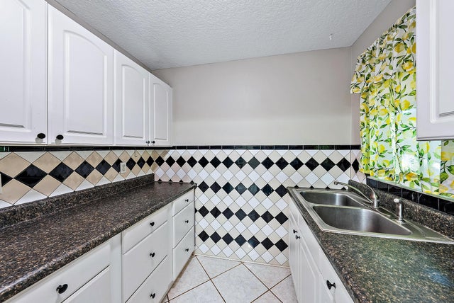 4 of 16 - 733 Hummingbird Way #10, North Palm Beach, FL