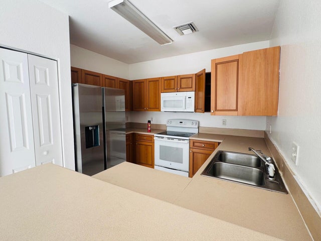 4 of 11 - 821 Talia Circle, Palm Springs, FL