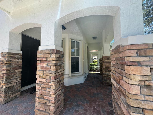 4 of 27 - 374 Columbus St, Palm Beach Gardens, FL