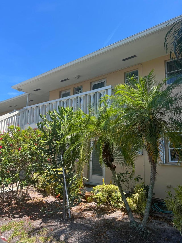 3 of 35 - 2112 Ne 1st Wy #206, Boynton Beach, FL