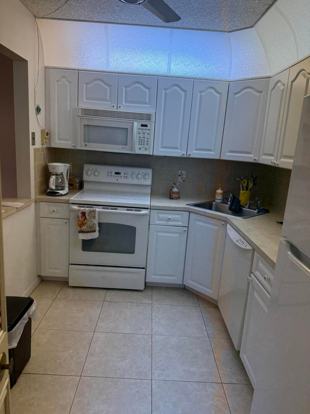 2 of 8 - 133 Lake Pine Circle #b-1, Greenacres, FL