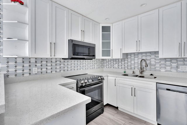 1 of 34 - 810 Lake Shore 44 Dr #44, Lake Park, FL