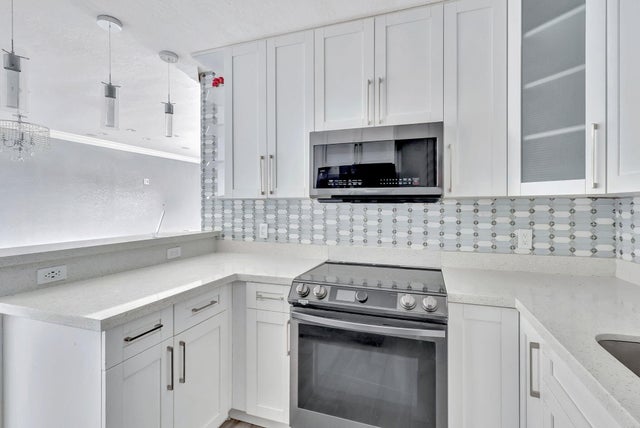 2 of 34 - 810 Lake Shore 44 Dr #44, Lake Park, FL
