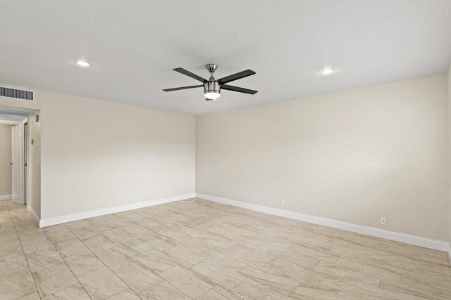 5 of 27 - 117 Waterford #e, Delray Beach, FL