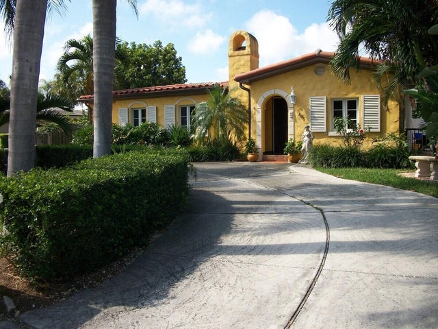 1 of 24 - 145 Ne Spanish Ct, Boca Raton, FL