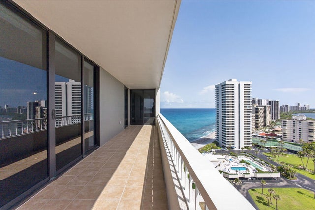4 of 64 - 5540 N Ocean Dr #17 D, Singer Island, FL