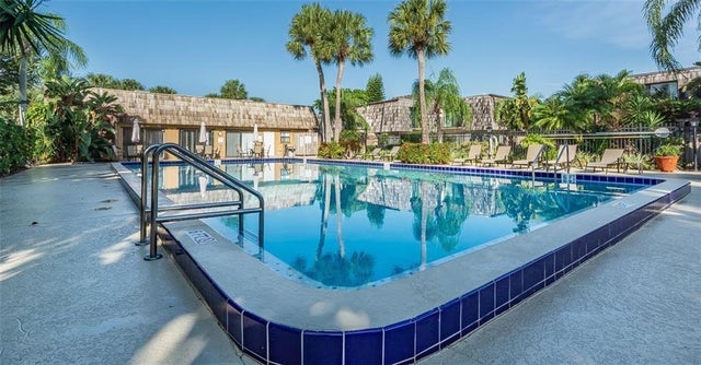 3 of 31 - 340 S Waverly Place #8b, Vero Beach, FL