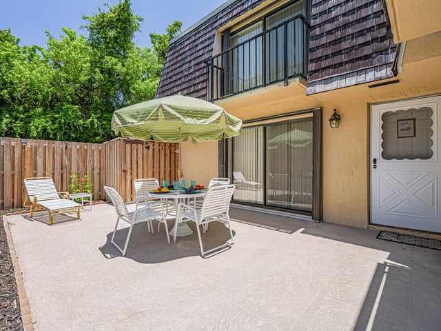 4 of 31 - 340 S Waverly Place #8b, Vero Beach, FL