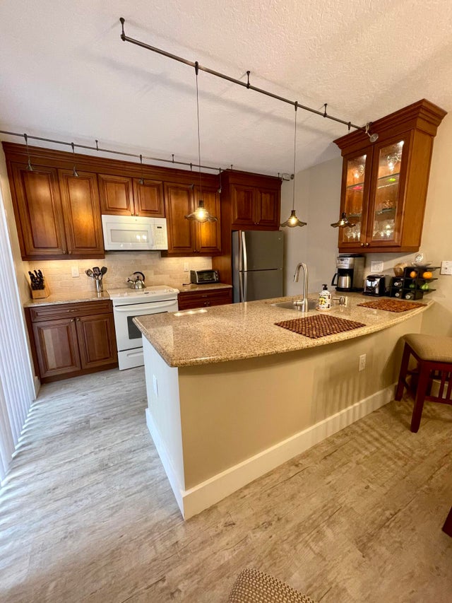 Photo of Listing #RX-11104039