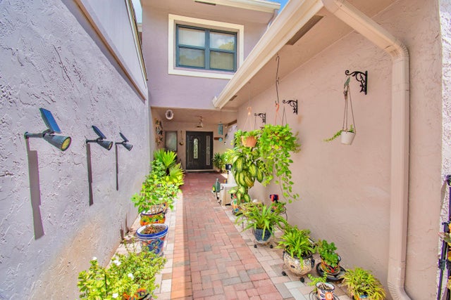 4 of 29 - 6640 Thornhill Ct, Boca Raton, FL