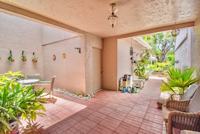 5 of 29 - 6640 Thornhill Ct, Boca Raton, FL