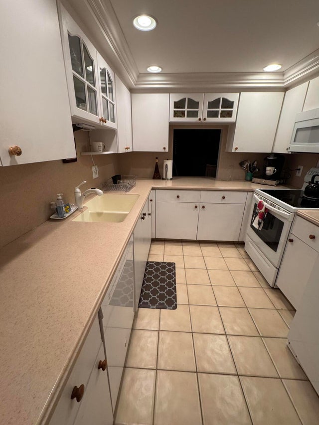 5 of 19 - 3501 S Ocean Boulevard #406, South Palm Beach, FL
