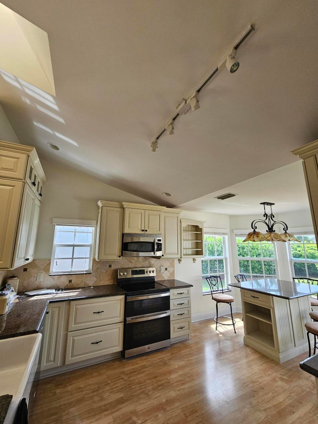 3 of 20 - 12861 Meadowbend Drive, Wellington, FL