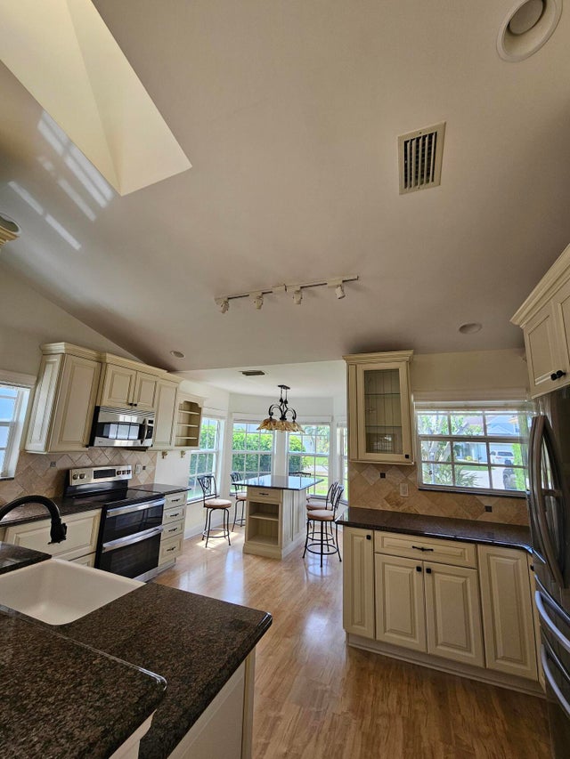 5 of 20 - 12861 Meadowbend Drive, Wellington, FL