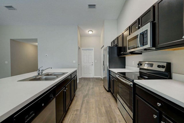 2 of 9 - 586 Sw Laconic Av, Port Saint Lucie, FL