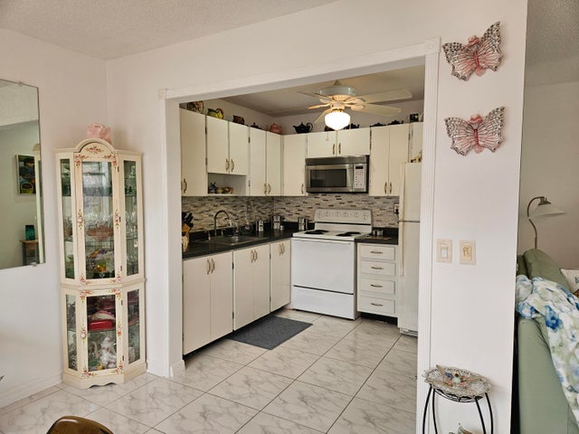 4 of 13 - 224 Burgundy E, Delray Beach, FL