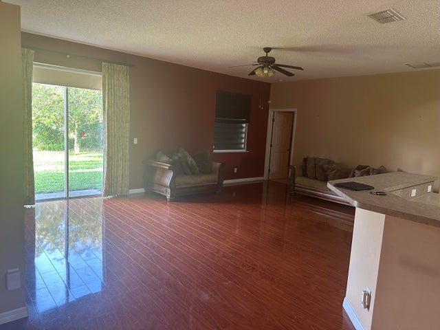 4 of 6 - 742 Se Brookedge Avenue, Port Saint Lucie, FL