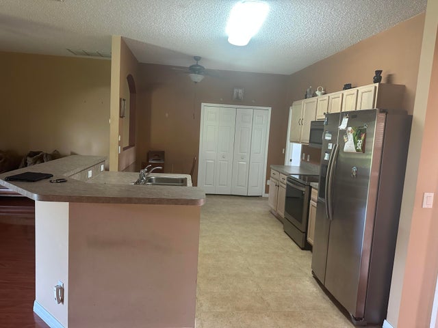 5 of 6 - 742 Se Brookedge Avenue, Port Saint Lucie, FL