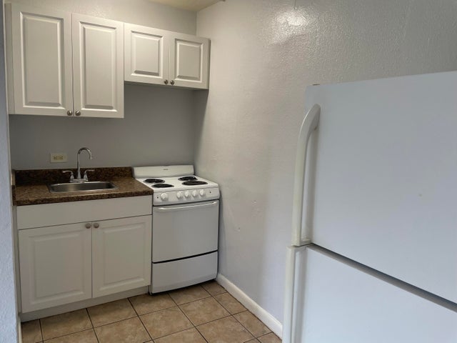 4 of 5 - 3300 Broadway Avenue #16, West Palm Beach, FL