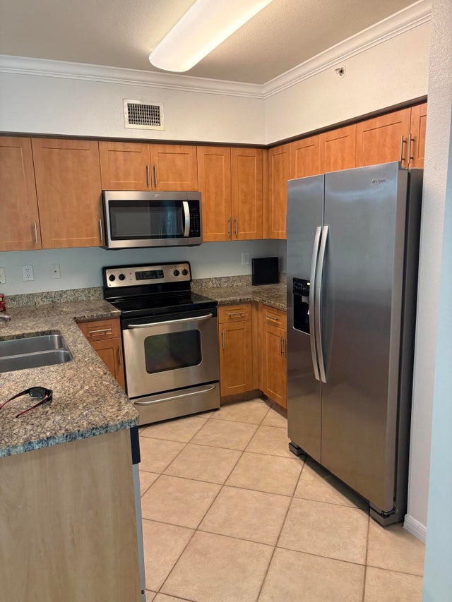 3 of 12 - 6434 Emerald Dunes Drive #303, West Palm Beach, FL