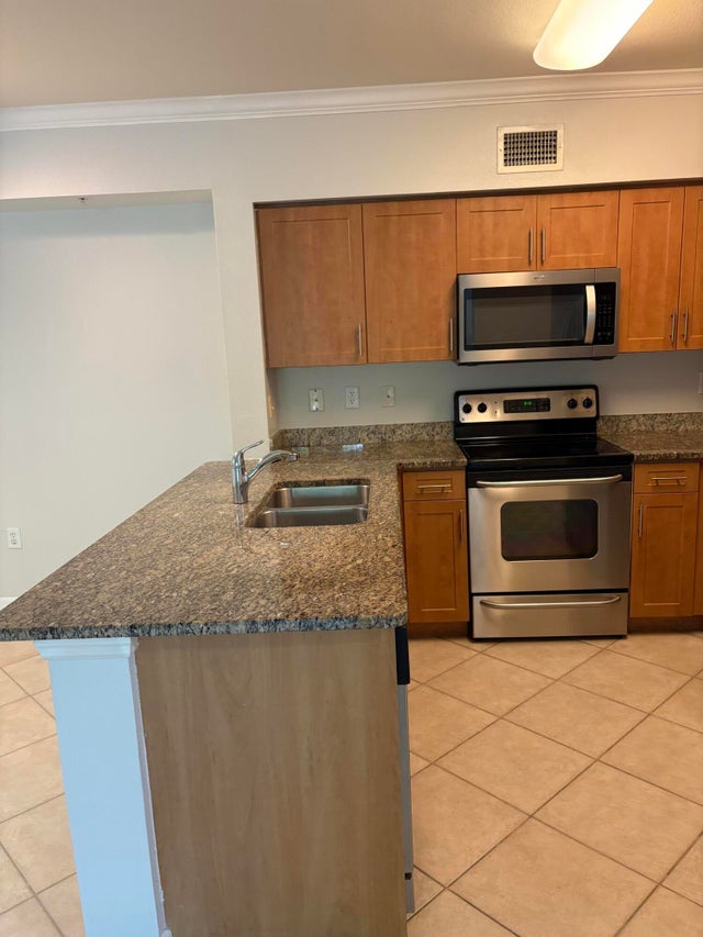 4 of 12 - 6434 Emerald Dunes Drive #303, West Palm Beach, FL
