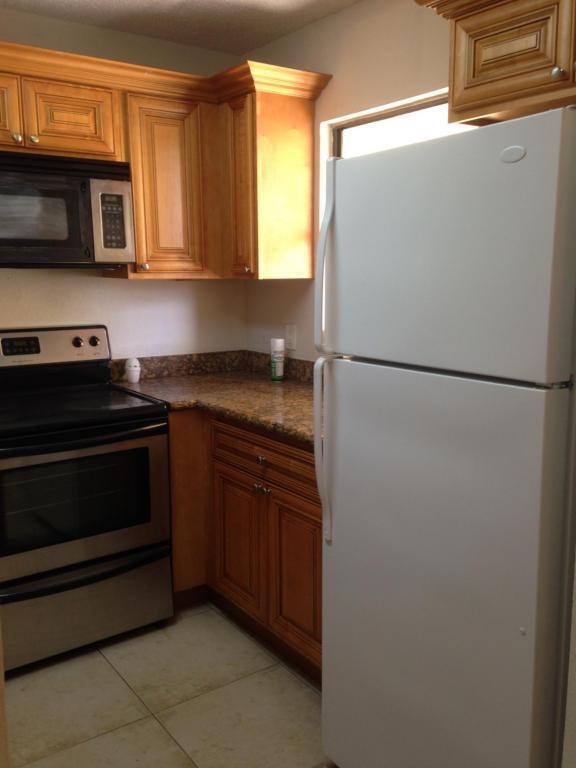 3 of 8 - 1447 Lake Crystal Drive E #e, West Palm Beach, FL