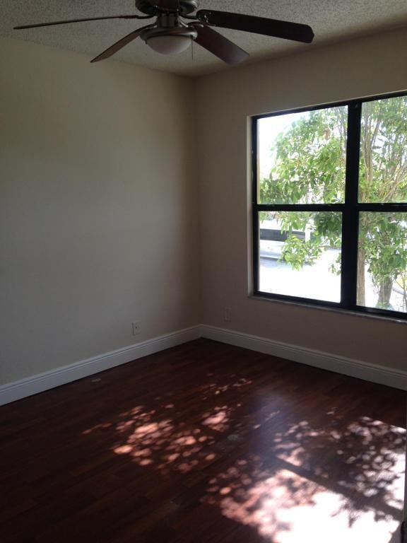 5 of 8 - 1447 Lake Crystal Drive E #e, West Palm Beach, FL