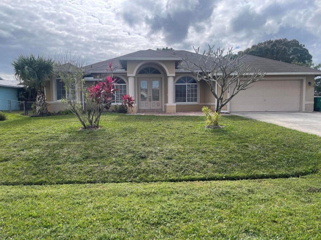3 of 18 - 1072 Sw Castaneda Lane, Port Saint Lucie, FL