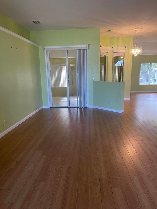 5 of 18 - 1072 Sw Castaneda Lane, Port Saint Lucie, FL