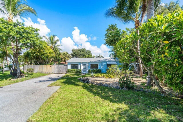 2 of 40 - 139 Prospect Road, Lantana, FL