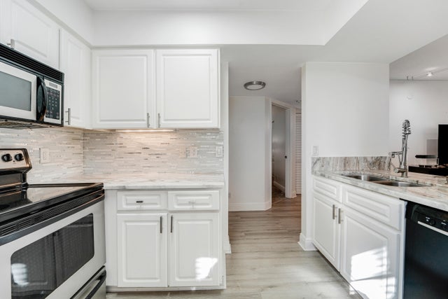 3 of 18 - 1035 Lake Shore Drive 101 Drive #101, Lake Park, FL