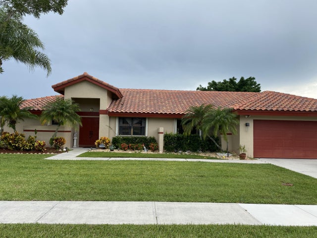 1 of 32 - 2153 Amesbury Circle, Wellington, FL