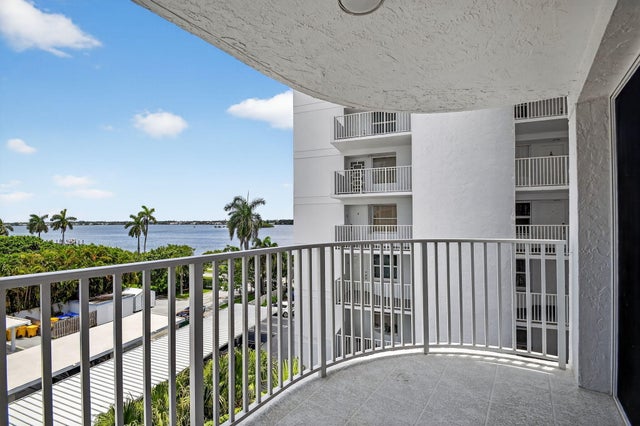 1 of 33 - 3901 S Flagler Drive #504, West Palm Beach, FL