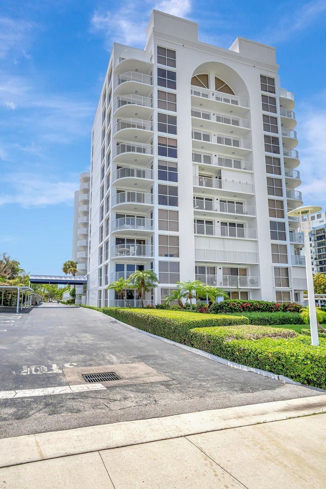 2 of 33 - 3901 S Flagler Drive #504, West Palm Beach, FL
