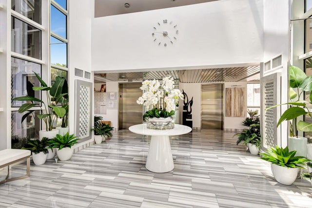 3 of 33 - 3901 S Flagler Drive #504, West Palm Beach, FL