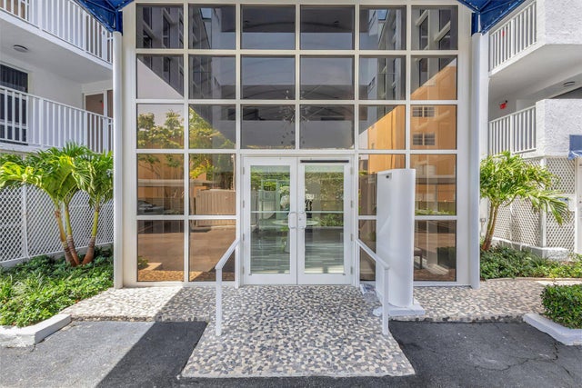 4 of 33 - 3901 S Flagler Drive #504, West Palm Beach, FL