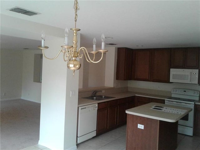 3 of 13 - 1752 Sw Airoso Boulevard, Port Saint Lucie, FL