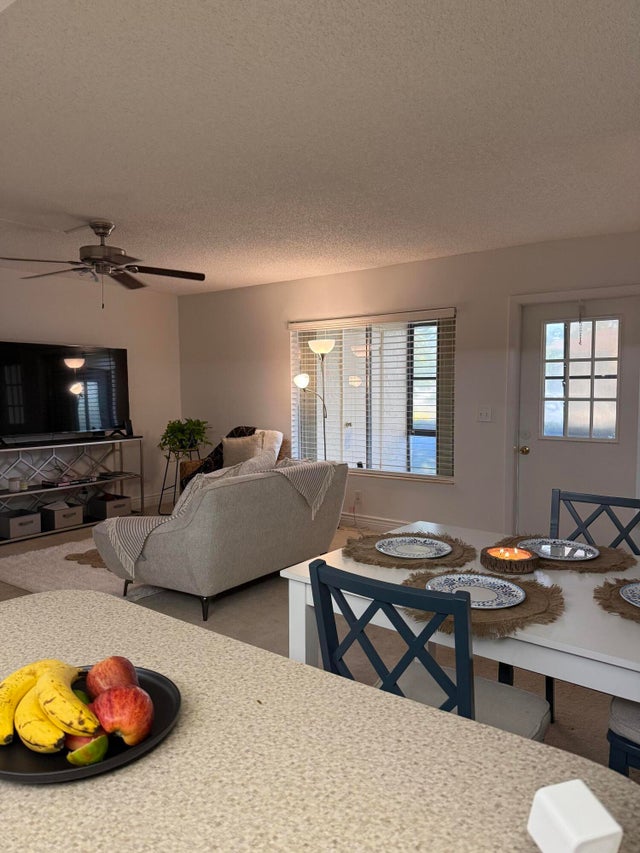 307 Knotty Pine Circle #d-1, Greenacres