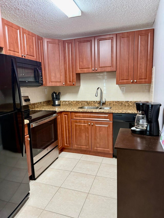 1 of 11 - 405 Meadows Circle #405, Boynton Beach, FL