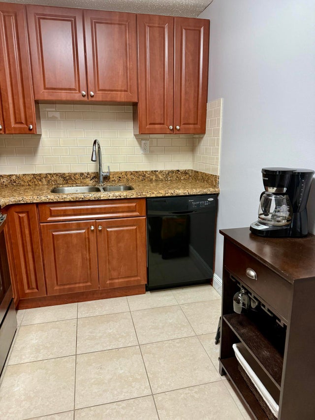 2 of 11 - 405 Meadows Circle #405, Boynton Beach, FL
