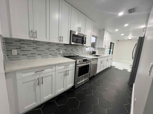 3 of 27 - 2216 Se Newcastle Terrace, Port Saint Lucie, FL