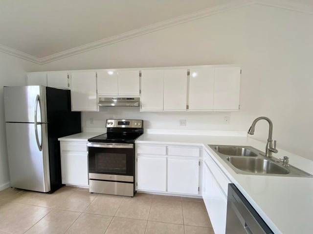 4 of 32 - 212 Trace Court, Royal Palm Beach, FL