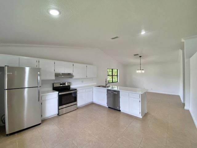 5 of 32 - 212 Trace Court, Royal Palm Beach, FL