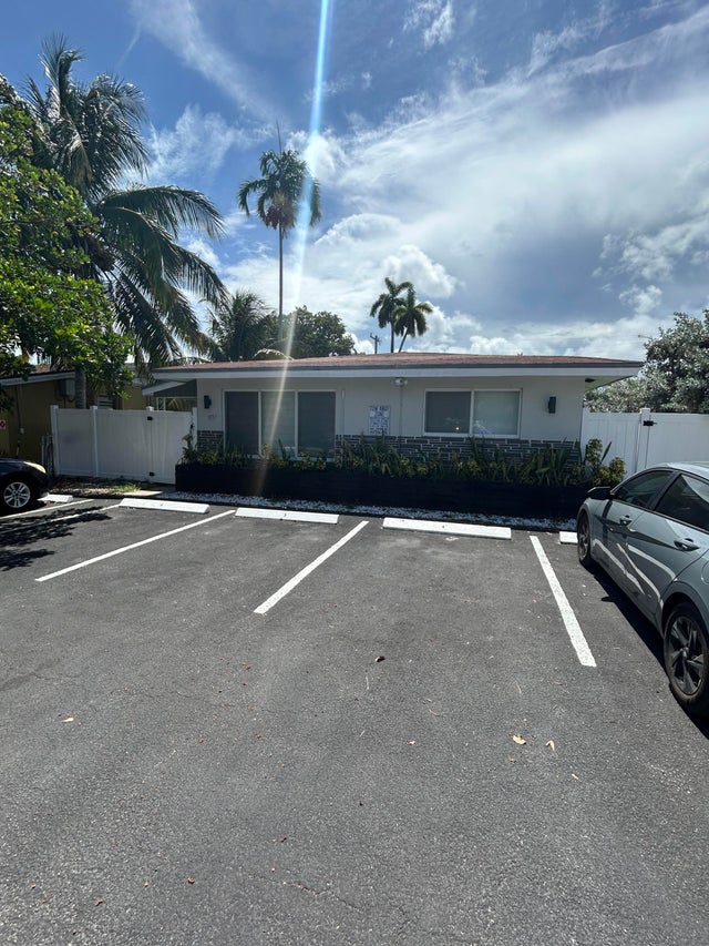 1 of 12 - 1037 Ne 9th Avenue #2, Fort Lauderdale, FL