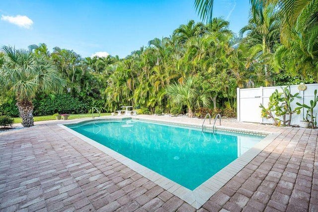 4 of 31 - 325 Inlet Way, Palm Beach Shores, FL