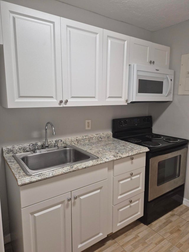 2 of 9 - 609 20th Street #d, West Palm Beach, FL